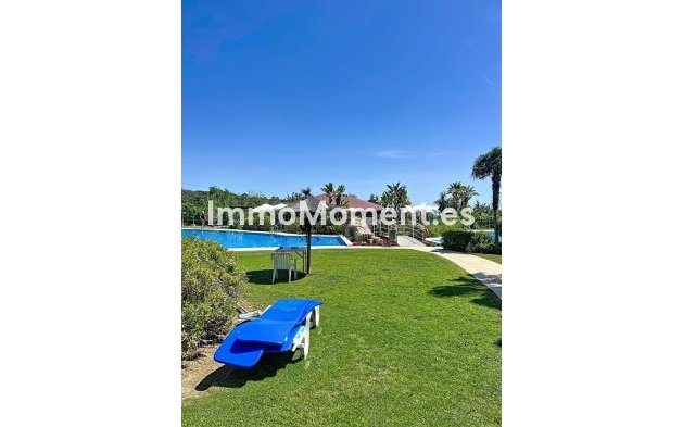 Resale - Apartment - Estepona - Selwo