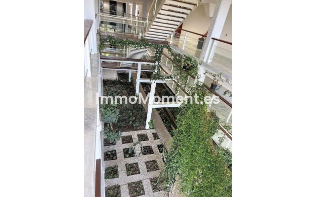 Resale - Apartment - Estepona - Selwo