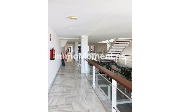 Resale - Apartment - Estepona - Selwo