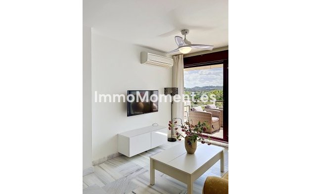 Resale - Apartment - Estepona - Selwo