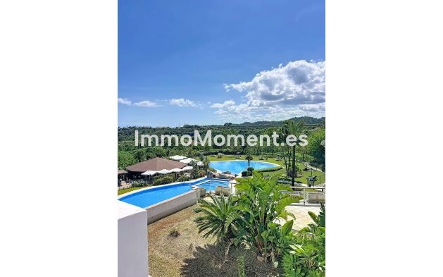 Resale - Apartment - Estepona - Selwo