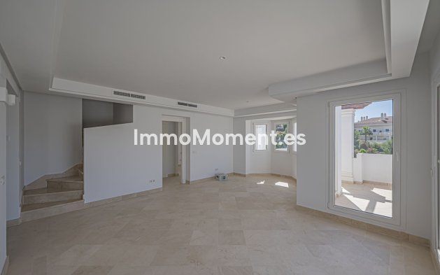 Resale - Apartment - Marbella - Nueva Andalucía