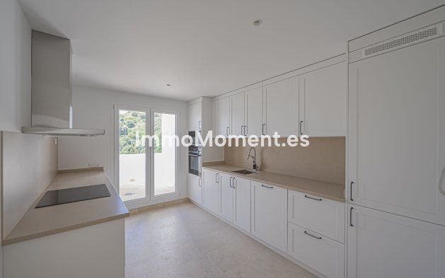 Resale - Apartment - Marbella - Nueva Andalucía