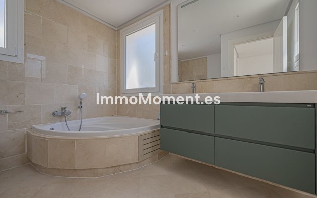 Resale - Apartment - Marbella - Nueva Andalucía