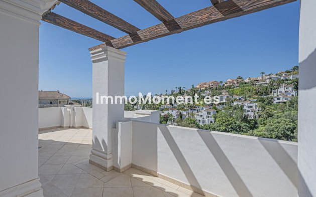 Resale - Apartment - Marbella - Nueva Andalucía