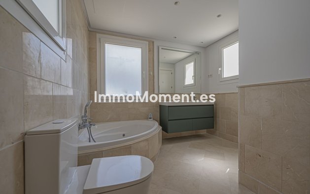 Resale - Apartment - Marbella - Nueva Andalucía