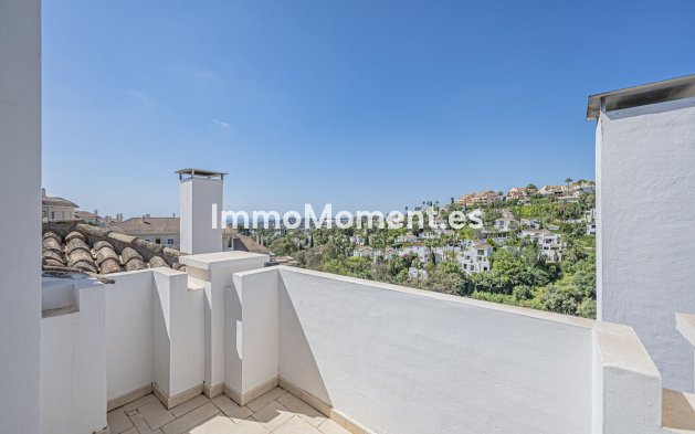 Resale - Apartment - Marbella - Nueva Andalucía