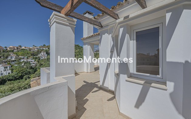 Resale - Apartment - Marbella - Nueva Andalucía
