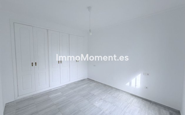 Resale - Apartment - Inland  - Alhaurín el Grande Centro
