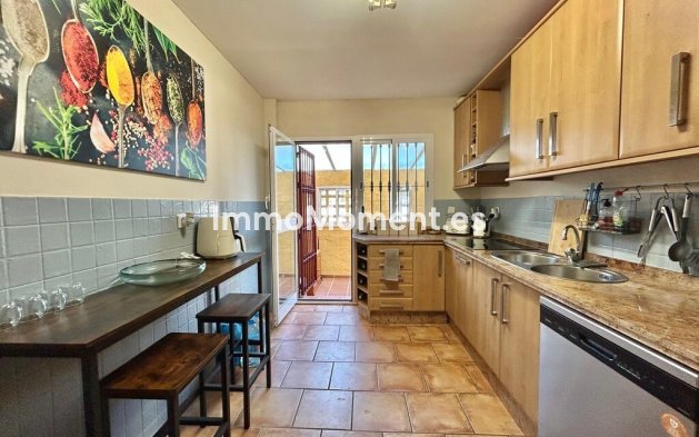 Resale - Detached villa - Estepona - Estepona Centro