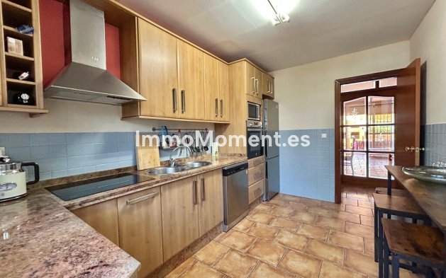 Resale - Detached villa - Estepona - Estepona Centro