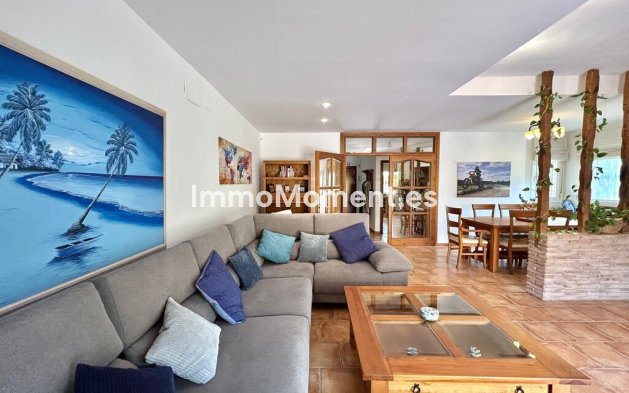 Resale - Detached villa - Estepona - Estepona Centro