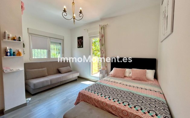 Resale - Detached villa - Estepona - Estepona Centro
