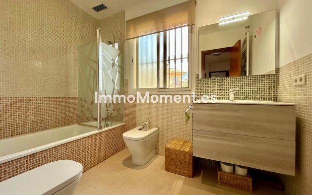 Resale - Detached villa - Estepona - Estepona Centro
