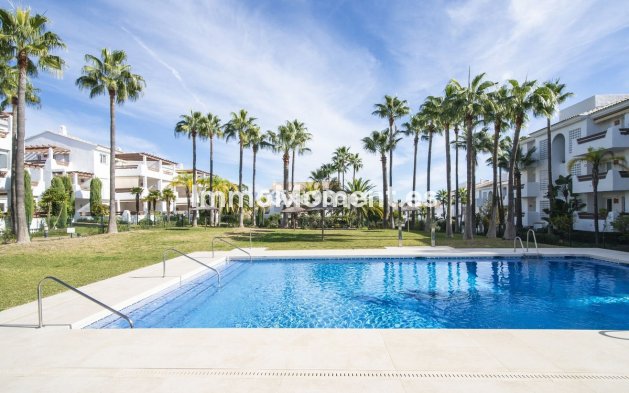 Resale - Apartment - Estepona - Selwo