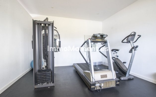 Resale - Apartment - Estepona - Selwo