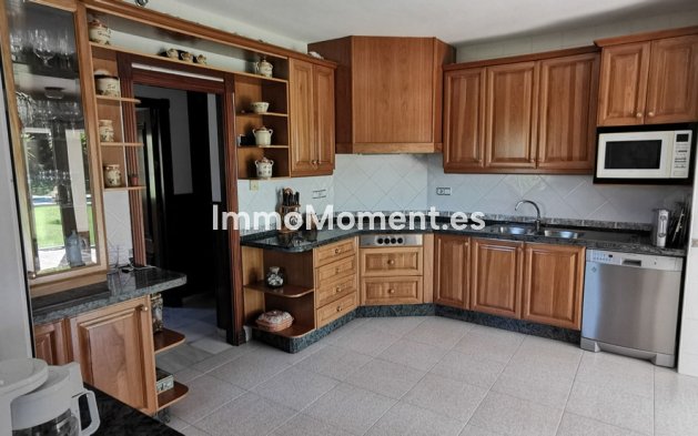 Reventa - Villa independiente - Estepona  - Estepona Centro