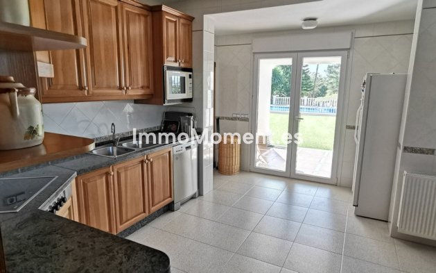 Reventa - Villa independiente - Estepona  - Estepona Centro