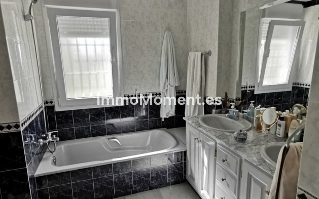 Reventa - Villa independiente - Estepona  - Estepona Centro