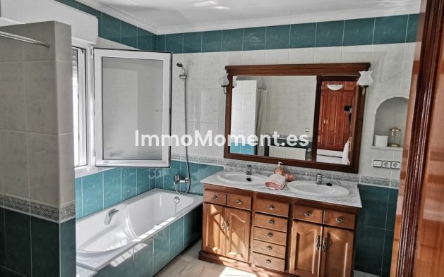 Reventa - Villa independiente - Estepona  - Estepona Centro