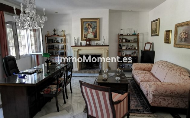Reventa - Villa independiente - Estepona  - Estepona Centro