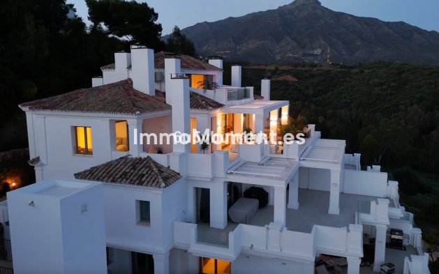 Resale - Apartment - Marbella - Nueva Andalucía
