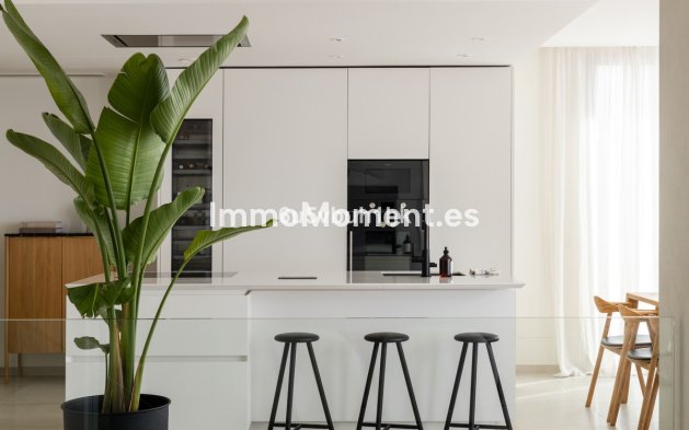 Resale - Apartment - Marbella - Nueva Andalucía