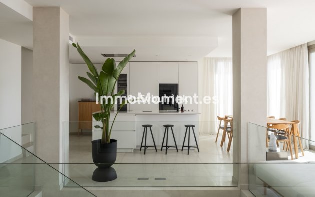 Resale - Apartment - Marbella - Nueva Andalucía