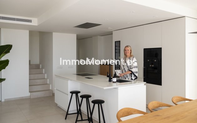 Resale - Apartment - Marbella - Nueva Andalucía
