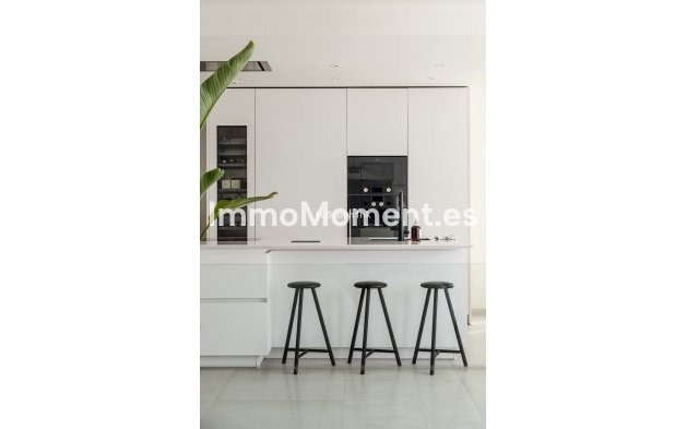 Resale - Apartment - Marbella - Nueva Andalucía
