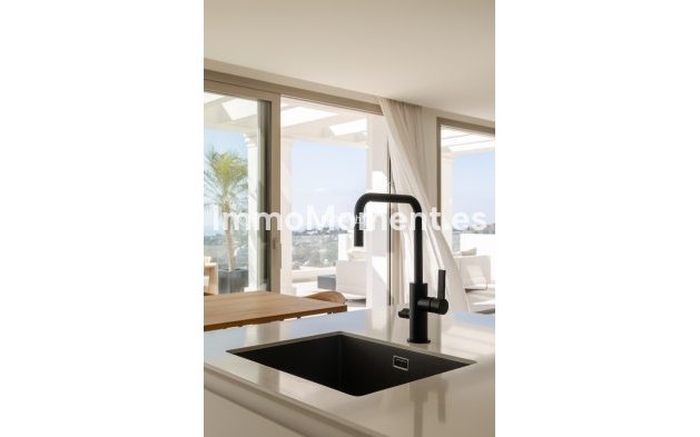 Resale - Apartment - Marbella - Nueva Andalucía