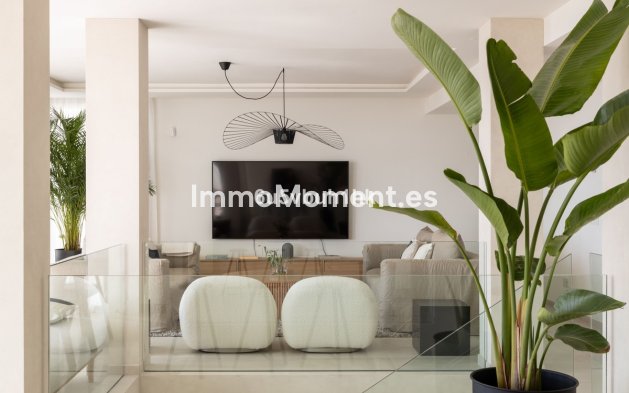 Resale - Apartment - Marbella - Nueva Andalucía