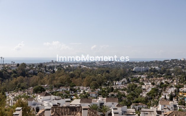 Resale - Apartment - Marbella - Nueva Andalucía