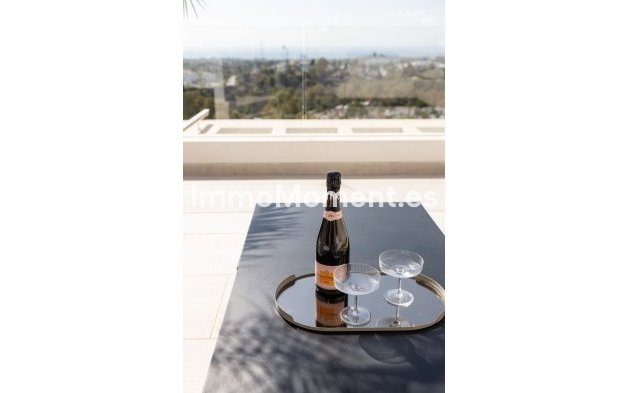 Resale - Apartment - Marbella - Nueva Andalucía