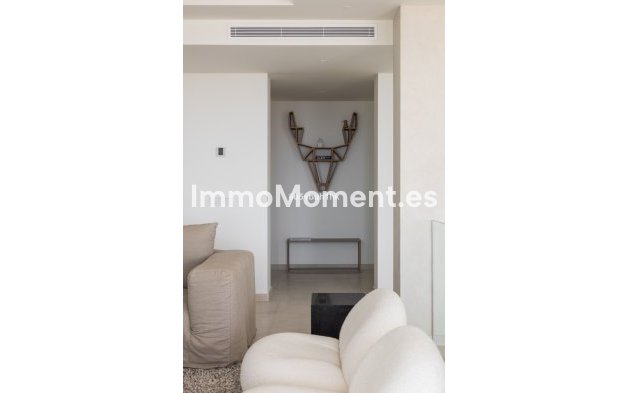 Resale - Apartment - Marbella - Nueva Andalucía