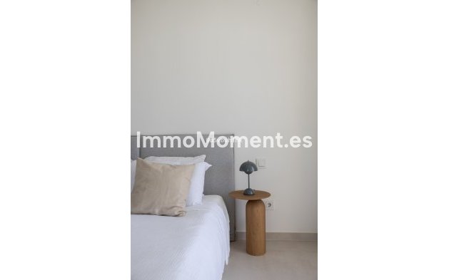 Resale - Apartment - Marbella - Nueva Andalucía