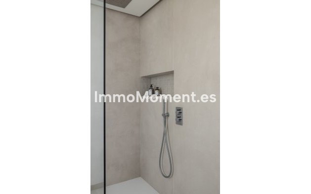 Resale - Apartment - Marbella - Nueva Andalucía