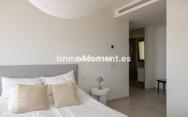 Resale - Apartment - Marbella - Nueva Andalucía