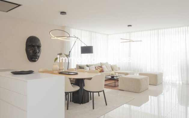 Resale - Apartment - Estepona - Atalaya