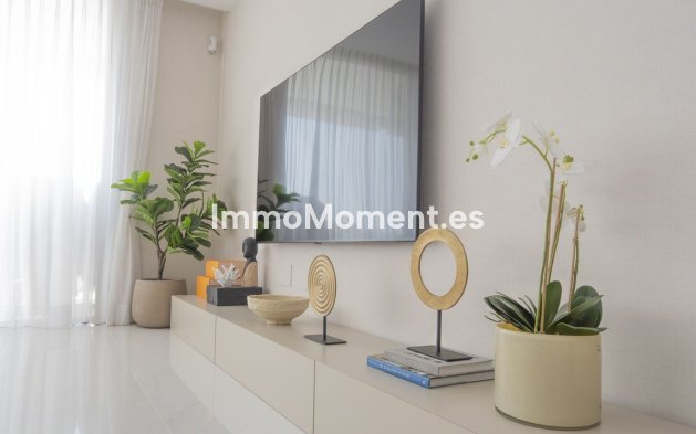 Resale - Apartment - Estepona - Atalaya
