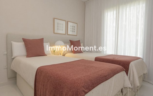 Resale - Apartment - Estepona - Atalaya