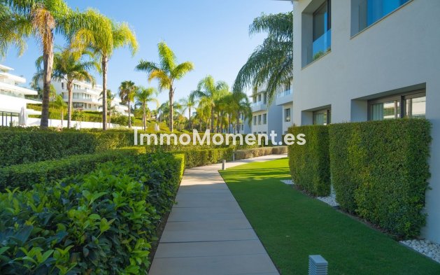 Resale - Apartment - Estepona - Atalaya