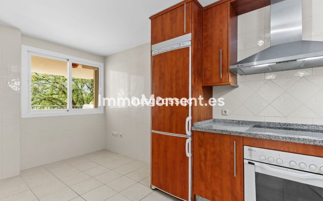 Resale - Apartment - Marbella - Elviria