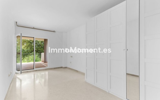 Resale - Apartment - Marbella - Elviria