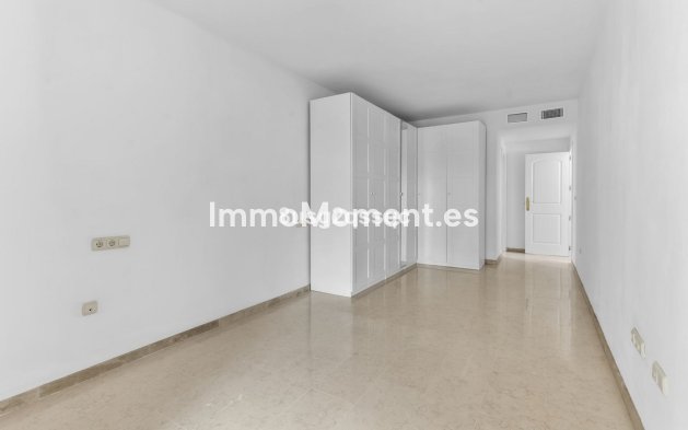 Resale - Apartment - Marbella - Elviria