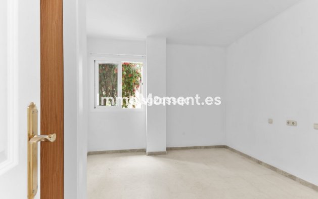 Resale - Apartment - Marbella - Elviria