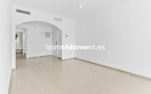 Resale - Apartment - Marbella - Elviria