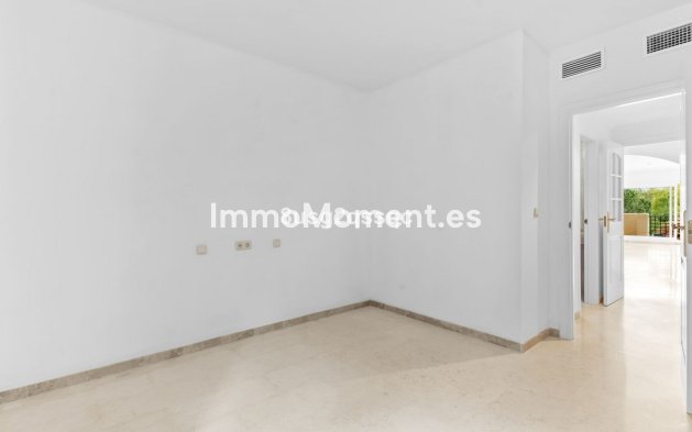 Resale - Apartment - Marbella - Elviria