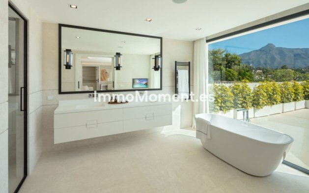 Wiederverkauf - Freistehende Villa - Marbella - Nueva Andalucía