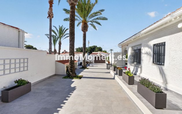 Resale - Detached villa - Torrevieja - Torrevieja Centro